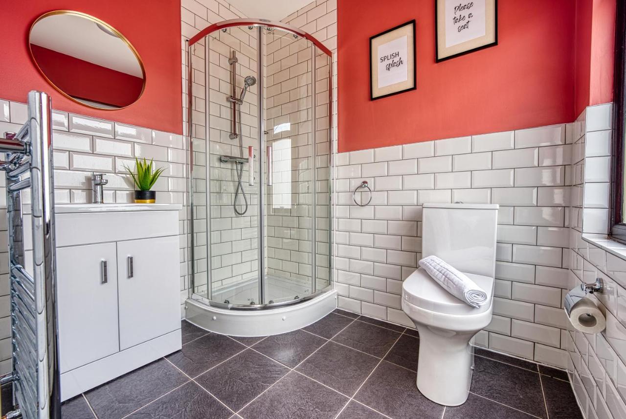 Holiday home Close To A46 Centre Sleeps 6, 5 Beds Ensuite Free Wi-fi Queens House Inspire Homes