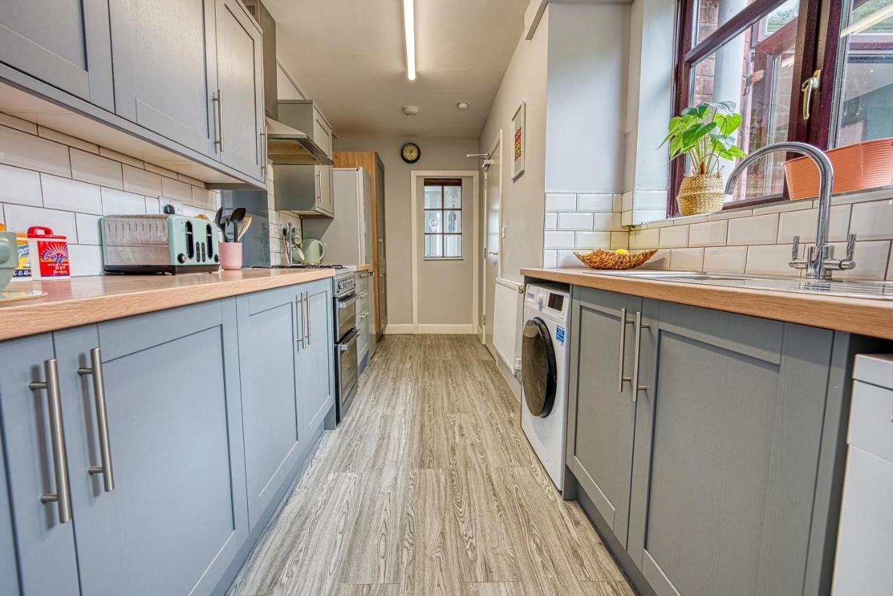Holiday home Close To A46 Centre Sleeps 6, 5 Beds Ensuite Free Wi-fi Queens House Inspire Homes Coventry