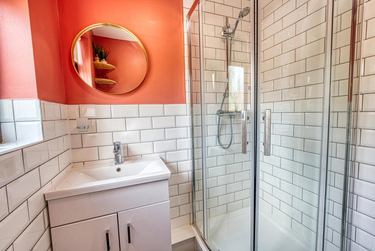 Holiday home Close To A46 Centre Sleeps 6, 5 Beds Ensuite Free Wi-fi Queens House Inspire Homes