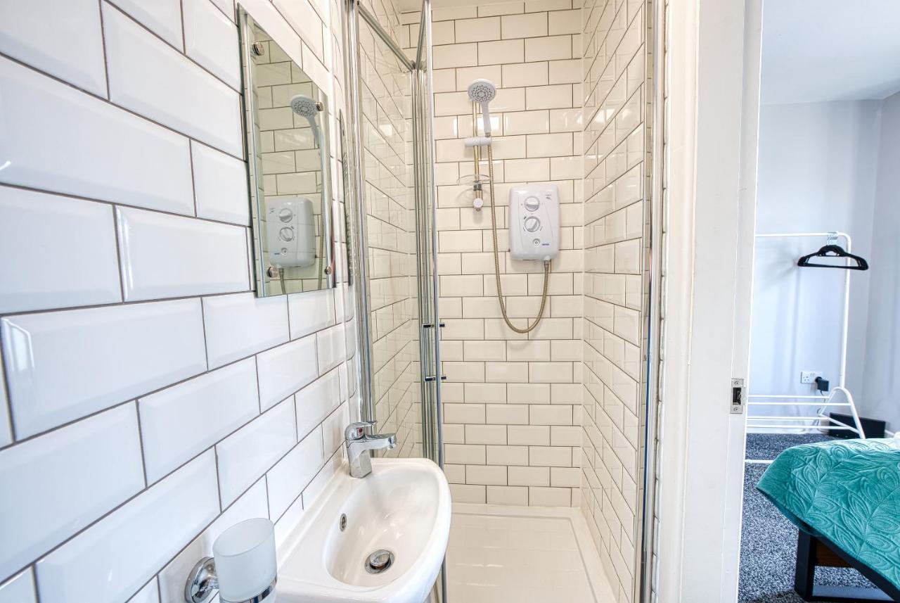 Holiday home Close To A46 Centre Sleeps 6, 5 Beds Ensuite Free Wi-fi Queens House Inspire Homes Coventry