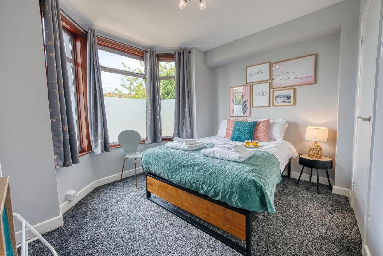 Close To A46 Centre Sleeps 6, 5 Beds Ensuite Free Wi-fi Queens House Inspire Homes * Coventry